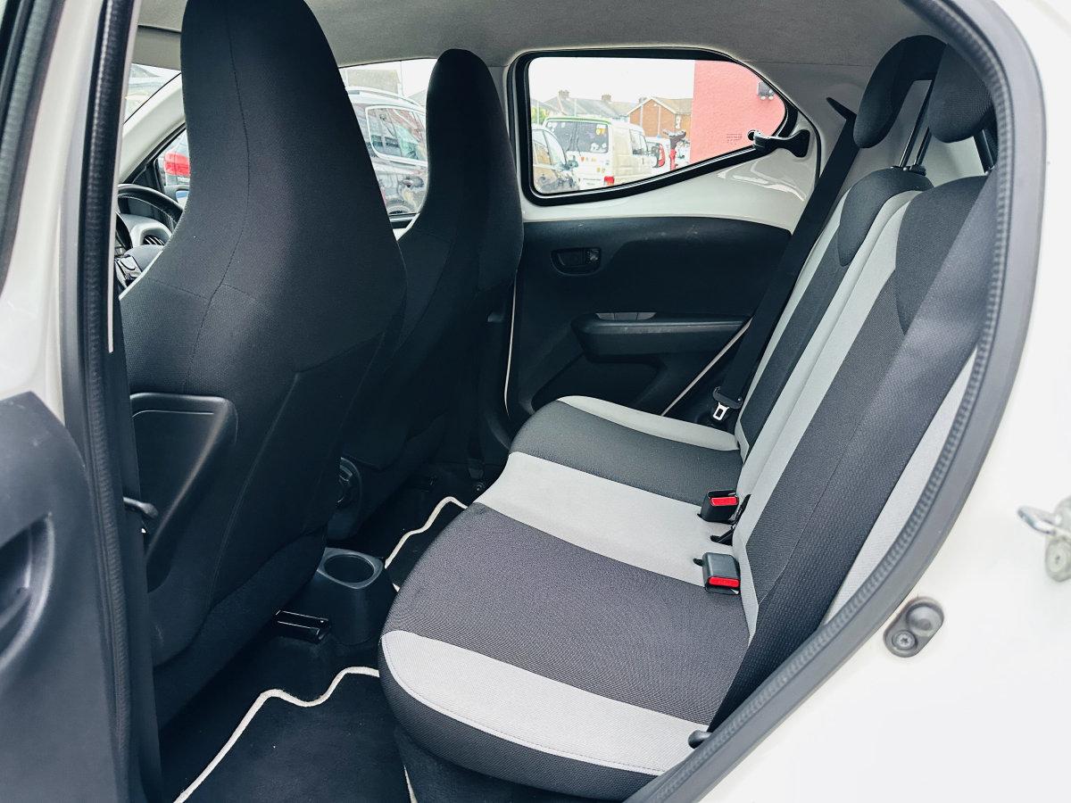 2015 TOYOTA AYGO 1.0 VVT-i X-Play - Image 18