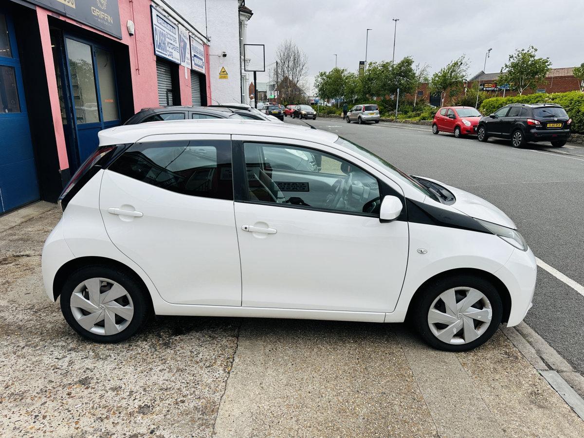 2015 TOYOTA AYGO 1.0 VVT-i X-Play - Image 6
