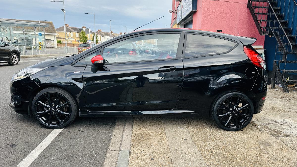 2016 FORD FIESTA ST LINE 1.0 ECOBOOST BLACK EDITION - Image 15
