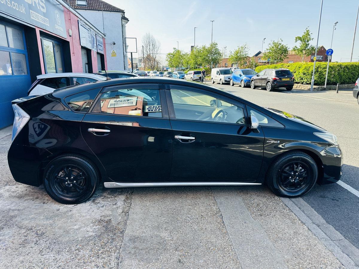 TOYOTA PRIUS 1.8 HYBRID AUTOMATIC - Image 14