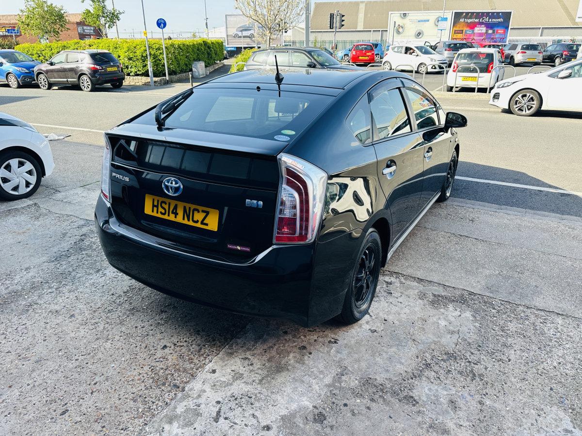 TOYOTA PRIUS 1.8 HYBRID AUTOMATIC - Image 10