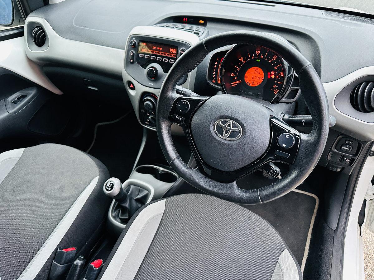 2015 TOYOTA AYGO 1.0 VVT-i X-Play - Image 15