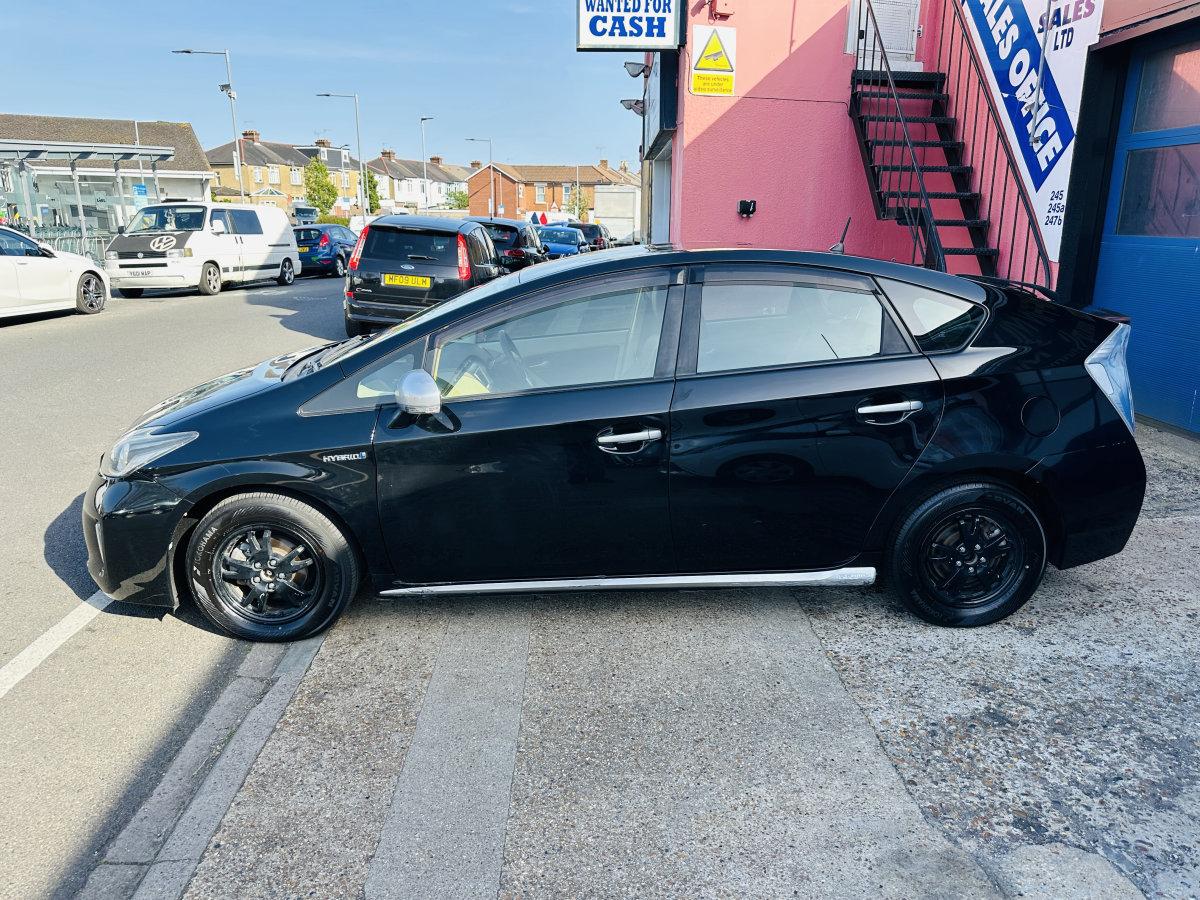 TOYOTA PRIUS 1.8 HYBRID AUTOMATIC - Image 13