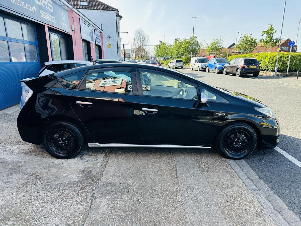TOYOTA PRIUS 1.8 HYBRID AUTOMATIC - Image 6
