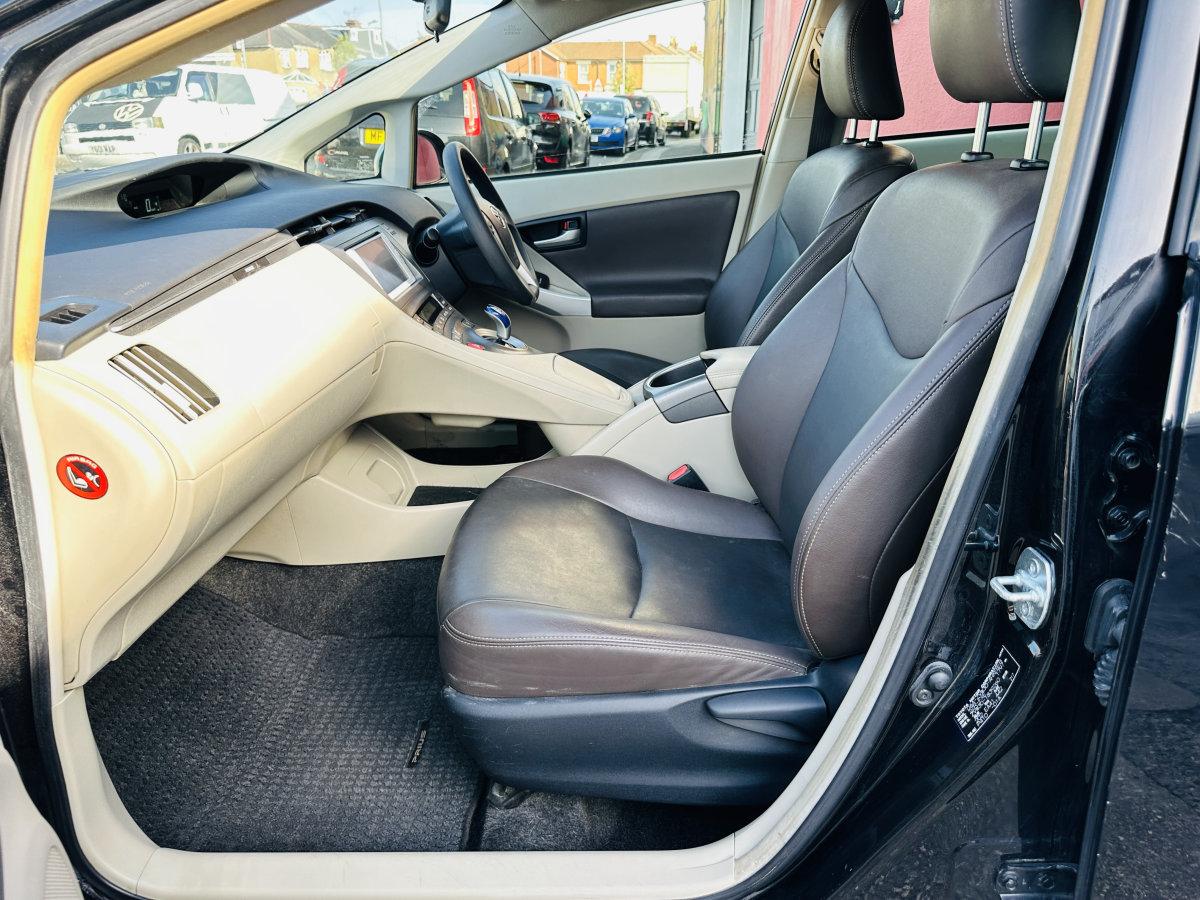 TOYOTA PRIUS 1.8 HYBRID AUTOMATIC - Image 16