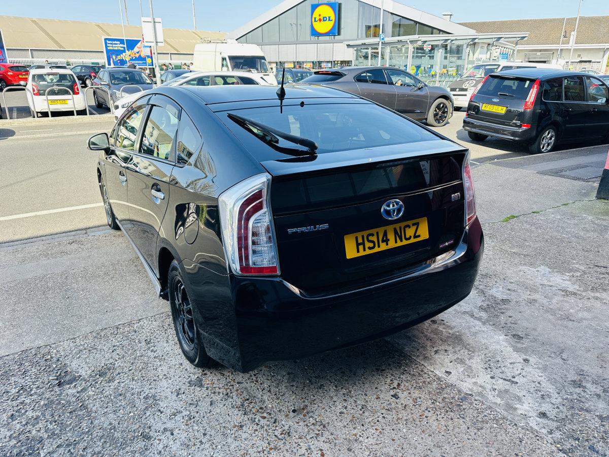TOYOTA PRIUS 1.8 HYBRID AUTOMATIC - Image 8