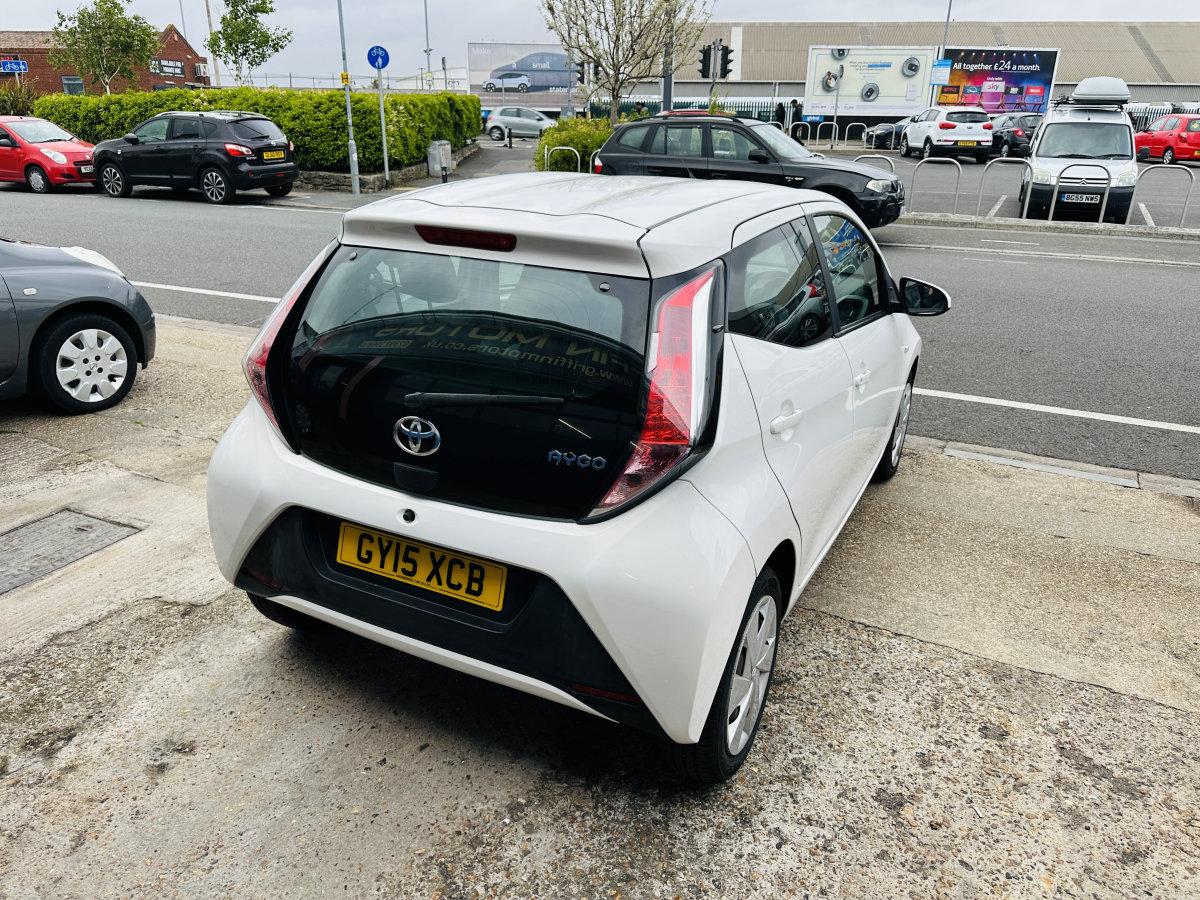 2015 TOYOTA AYGO 1.0 VVT-i X-Play - Image 10