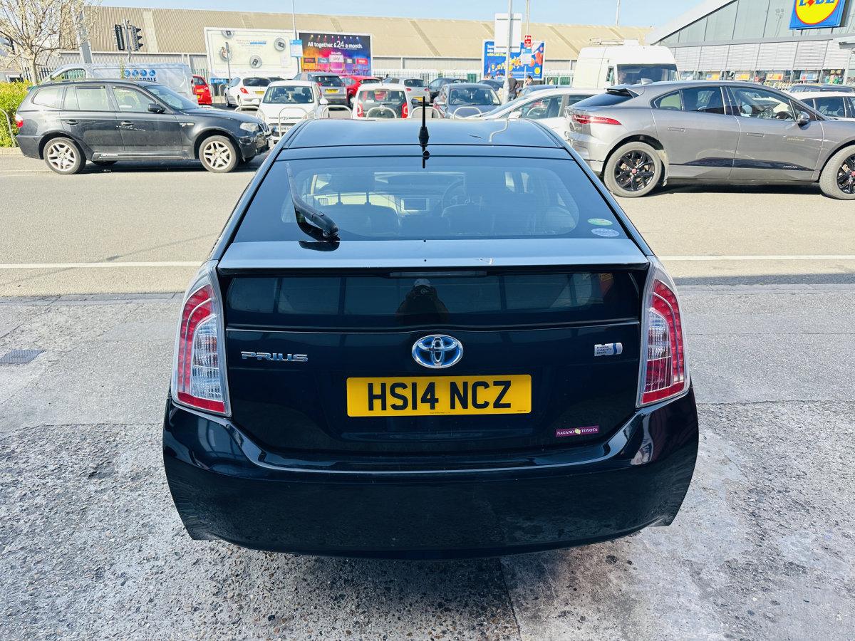 TOYOTA PRIUS 1.8 HYBRID AUTOMATIC - Image 9
