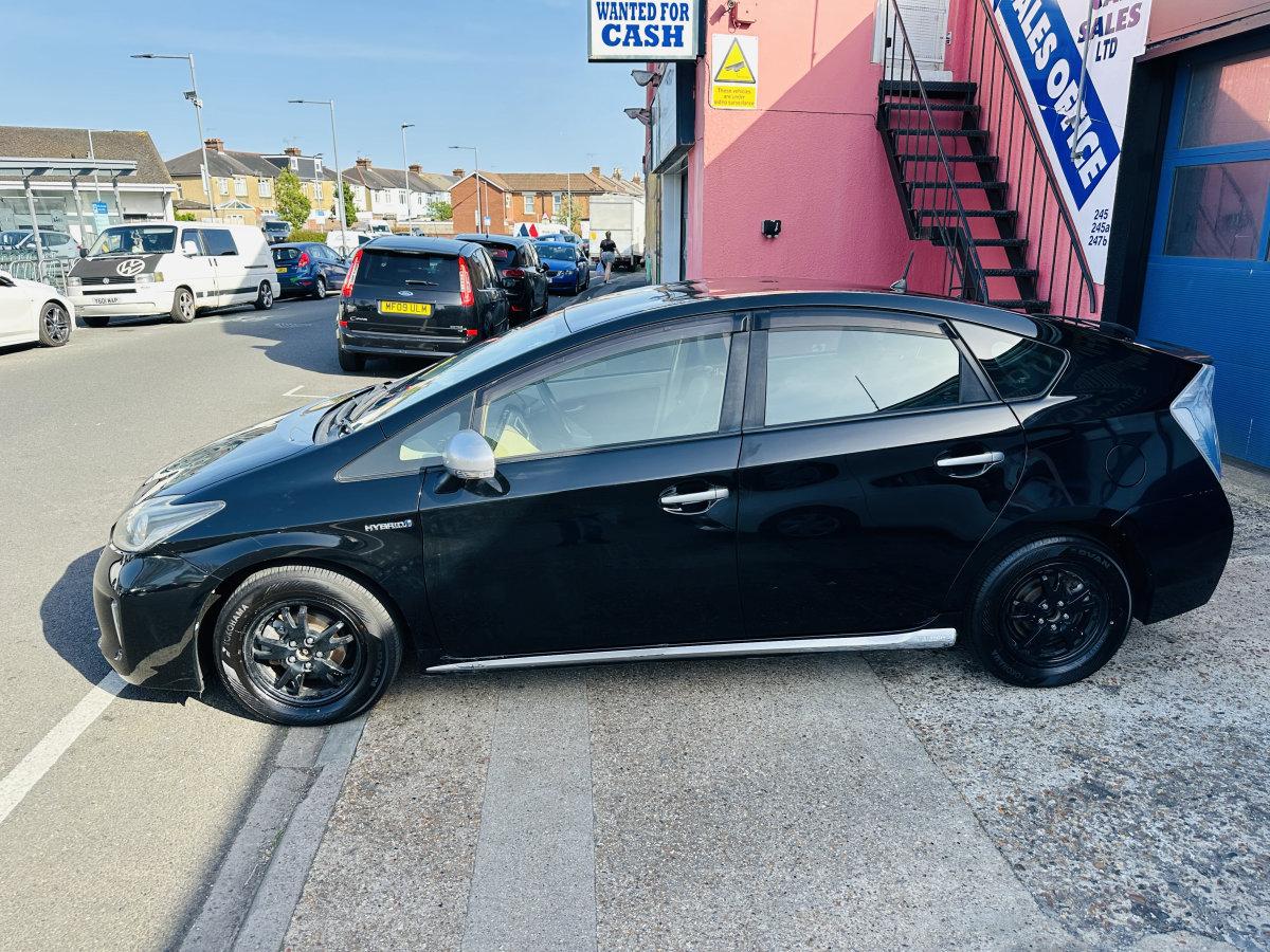 TOYOTA PRIUS 1.8 HYBRID AUTOMATIC - Image 7