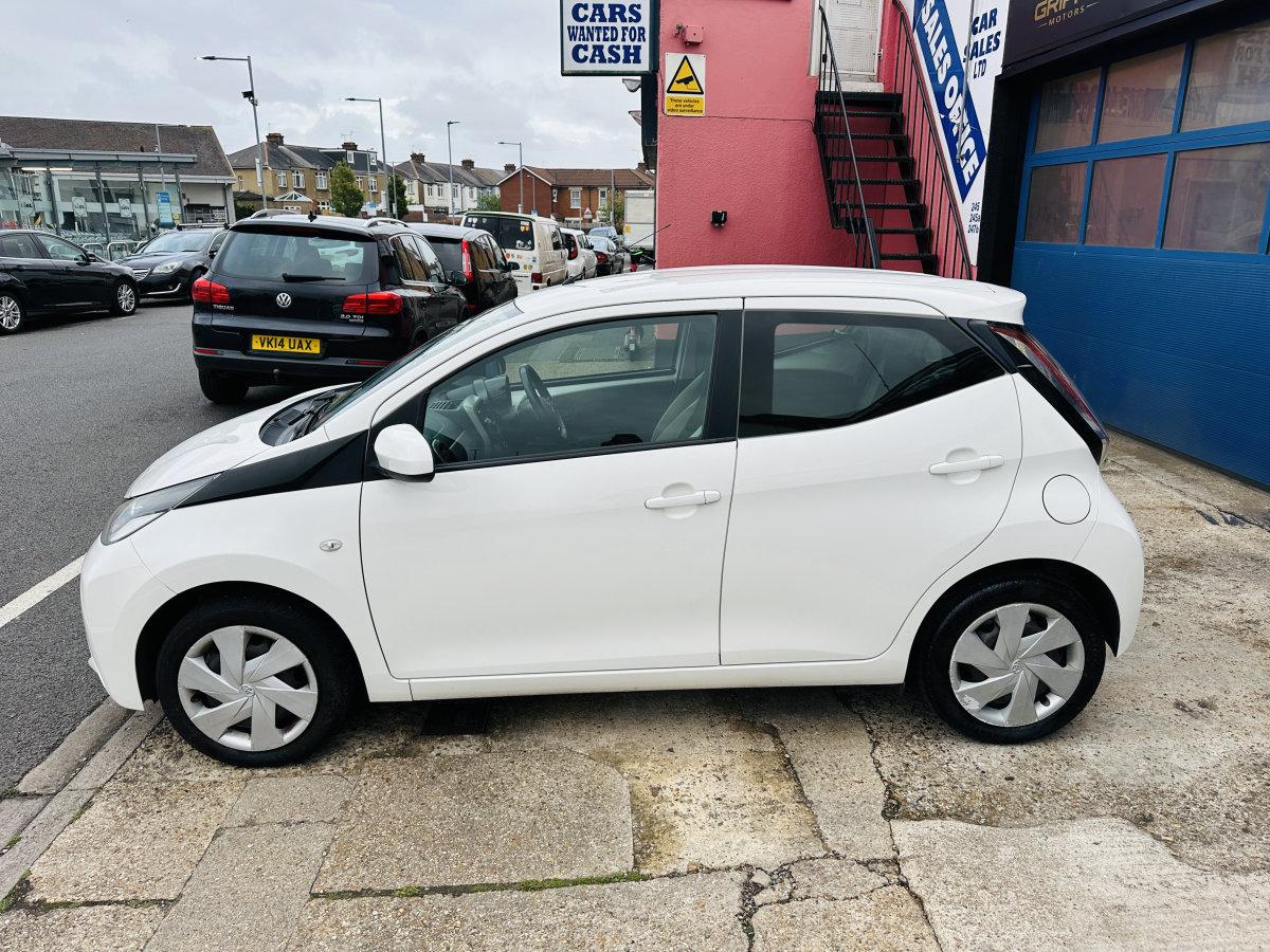 2015 TOYOTA AYGO 1.0 VVT-i X-Play - Image 13