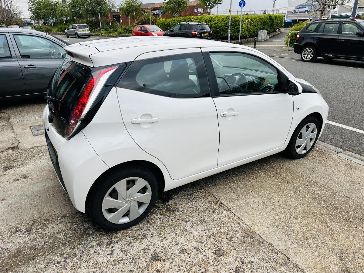 2015 TOYOTA AYGO 1.0 VVT-i X-Play - Image 12